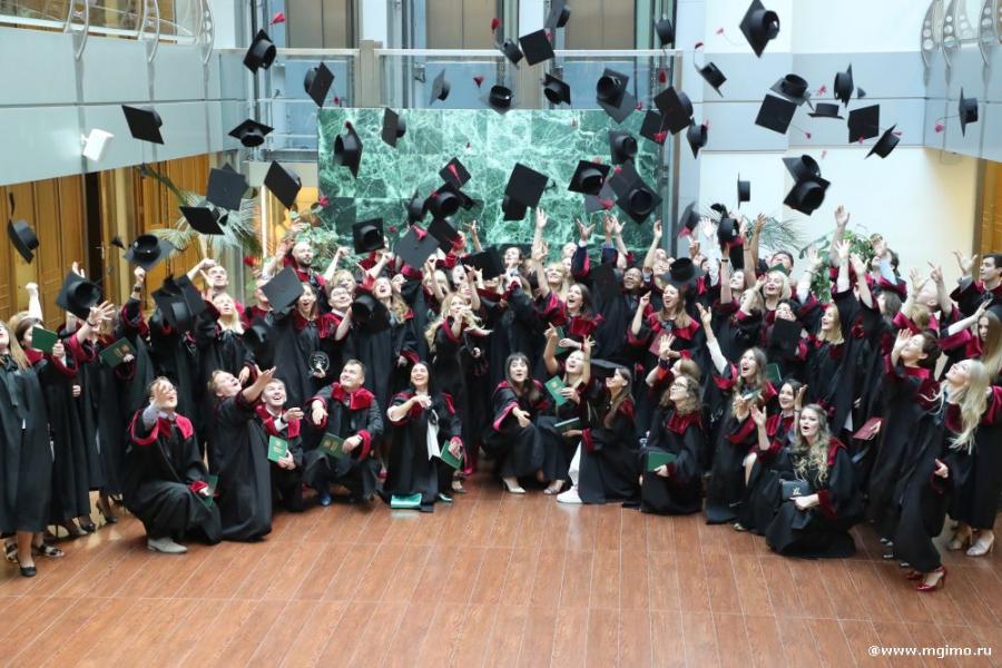MGIMO Business School graduates receive their diplomas MGIMO Business School graduates receive their diplomas